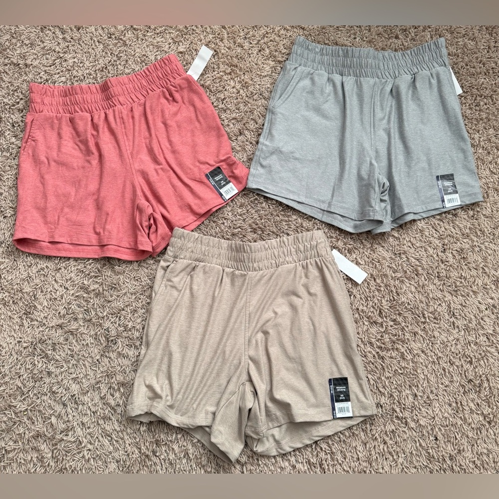 Athletic Works Women's 4.5” ButterCore Soft Performance Gym Shorts (3) Size: XS